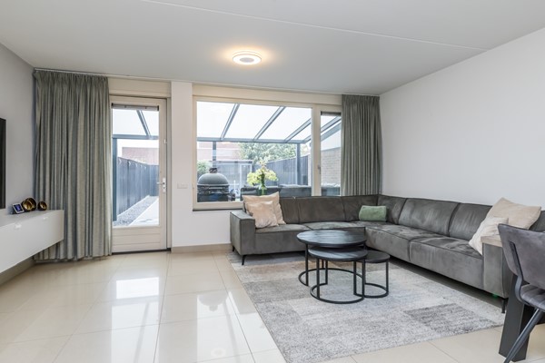 Foto - Te koop: In Landgraaf op een zeer kindvriendelijke locatie bevindt zich deze nette en moderne instapklare energiezuinige tussenwoning uit 2008